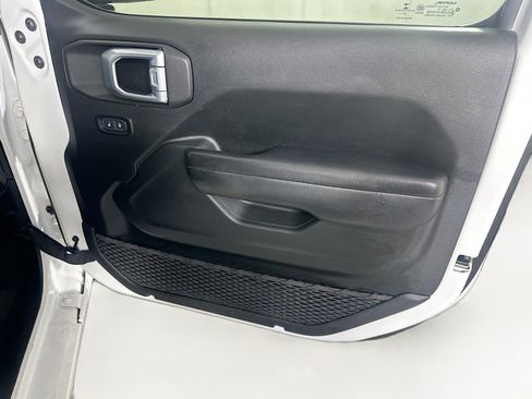 Used 2021 Jeep Wrangler Sport S image 31