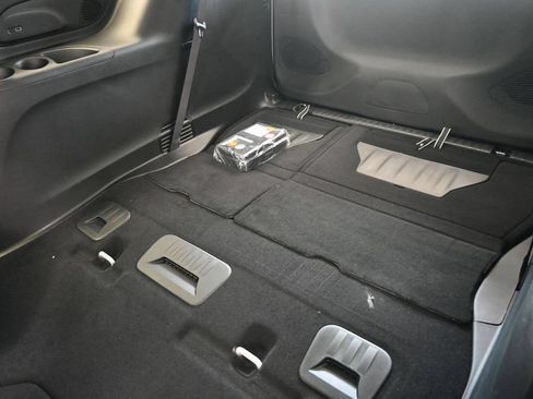 New 2027 Chrysler Pacifica Select FWD image 12
