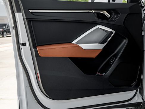 Certified 2025 Audi Q3 2.0T Premium image 17