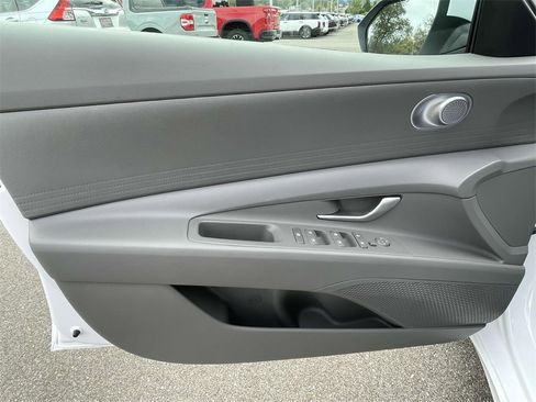Used 2024 Hyundai Elantra SEL image 15