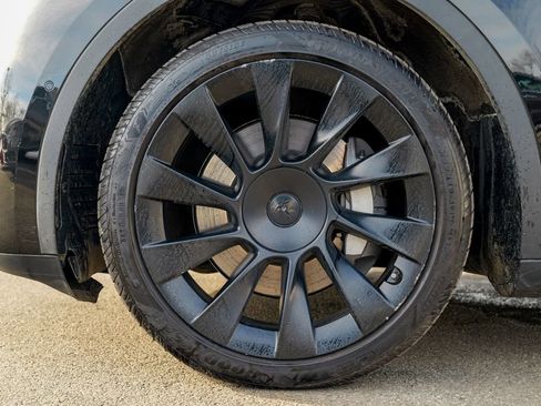 Used 2022 Tesla Model Y Long Range image 13