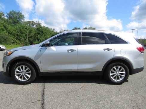 Used 2017 Kia Sorento AWD w/ LX V6 Convenience Package image 8