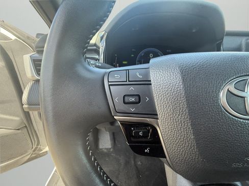 Used 2025 Toyota Camry SE FWD image 20