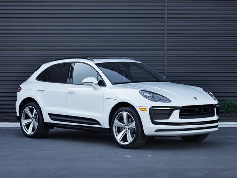 New 2026 Porsche Macan image 7