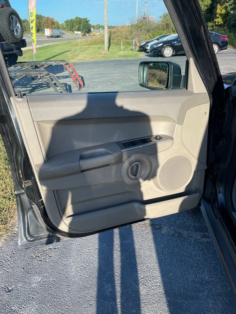Used 2007 Jeep Commander Sport AWD/4WD image 10
