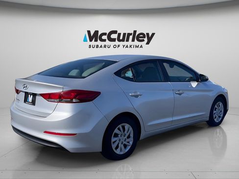 Used 2018 Hyundai Elantra SE FWD image 5