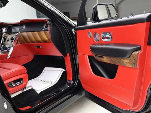 Used 2019 Rolls-Royce Cullinan AWD/4WD image 34