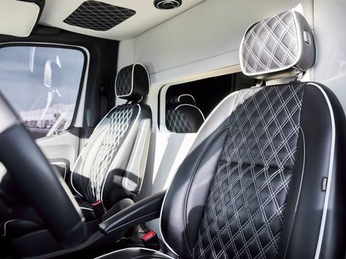 Used 2019 Mercedes-Benz Sprinter 144 image 42