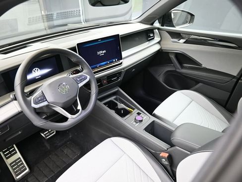 New 2026 Volkswagen Tiguan SE R-Line image 22