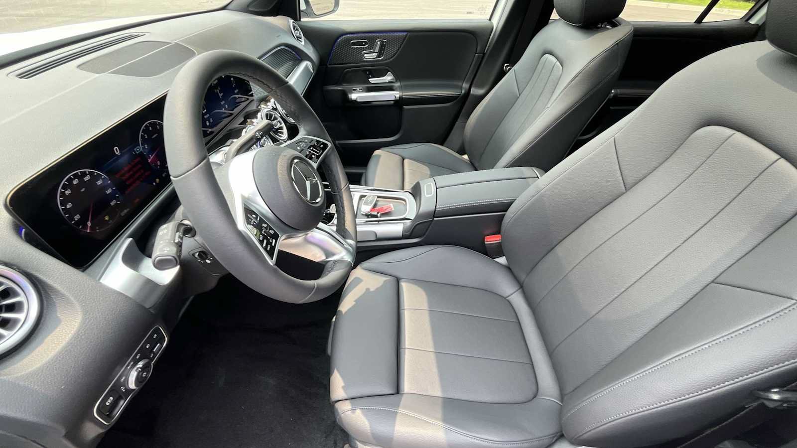 Used 2026 Mercedes-Benz GLB 250 4MATIC image 13