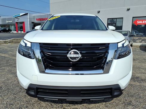 Used 2025 Nissan Pathfinder SV AWD/4WD image 2