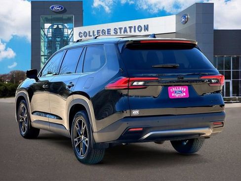 Used 2024 Toyota Grand Highlander Limited image 3