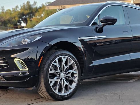 Used 2022 Aston Martin DBX image 1