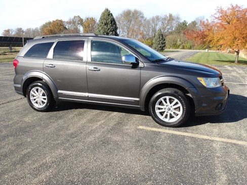 Used 2015 Dodge Journey SXT w/ Flexible Seating Group image 1