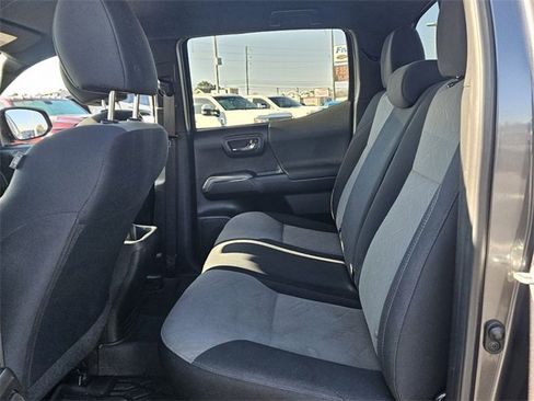 Used 2022 Toyota Tacoma TRD Off-Road image 13