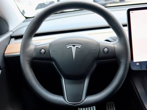 Used 2022 Tesla Model Y Performance AWD/4WD image 9