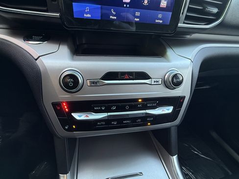 Used 2022 Ford Explorer XLT w/ Equipment Group 202A image 13