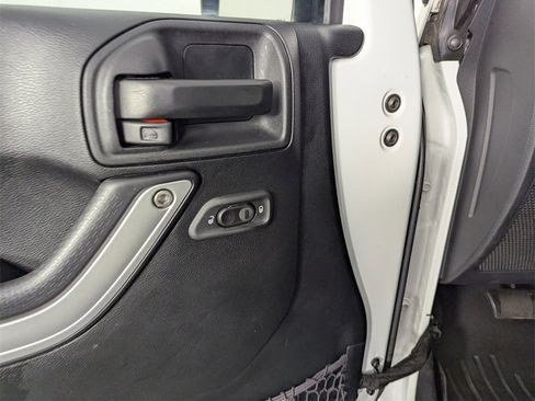 Used 2017 Jeep Wrangler Unlimited Sahara w/ Dual Top Group image 19