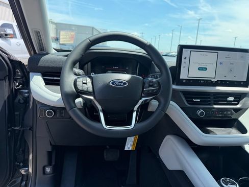 New 2026 Ford Explorer Platinum w/ LUX Leather Package AWD/4WD image 16