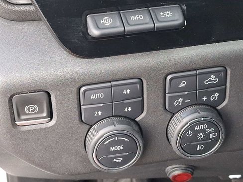 Used 2022 Chevrolet Silverado 1500 ZR2 w/ Technology Package AWD/4WD image 24