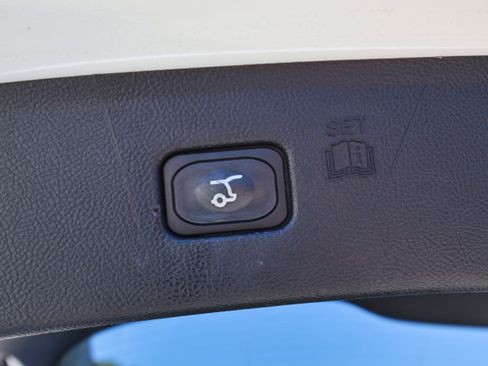 Used 2024 Ford Edge SEL w/ Convenience Package image 11