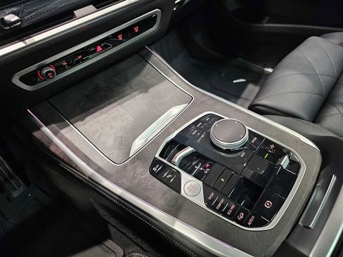 Used 2023 BMW X7 xDrive40i w/ M Sport Package image 17