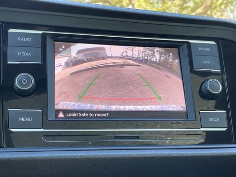 Used 2023 Volkswagen Jetta SE w/ Panoramic Sunroof Package image 15