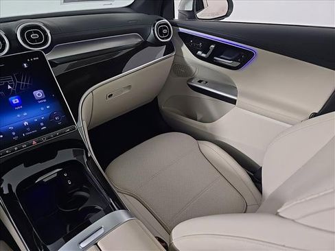 Used 2025 Mercedes-Benz GLC 350e 4MATIC image 24