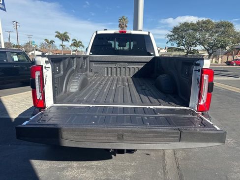 Used 2026 Ford F450 Platinum w/ FX4 Off-Road Package image 16