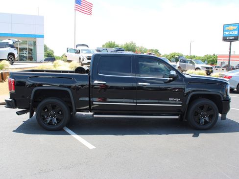 Used 2018 GMC Sierra 1500 Denali w/ Denali Ultimate Package AWD/4WD image 9