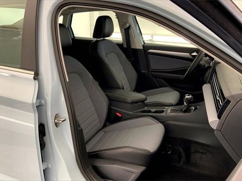 New 2026 Volkswagen Jetta SE image 9