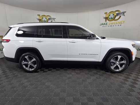 Used 2023 Jeep Grand Cherokee L Limited image 11