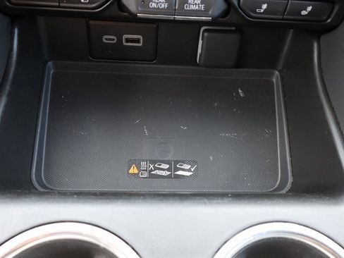 Used 2024 Chevrolet Suburban RST w/ Luxury Package image 14