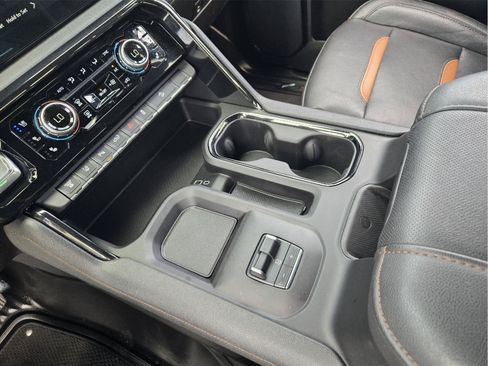 Used 2024 GMC Sierra 2500 AT4 w/ AT4 Premium Plus Package AWD/4WD image 18