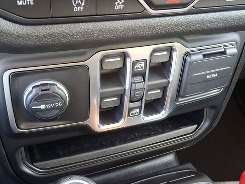 New 2026 Jeep Gladiator Sport image 17