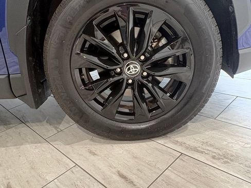 Used 2022 Toyota Corolla Cross LE AWD/4WD image 9