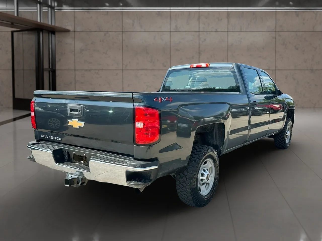 Used 2018 Chevrolet Silverado 2500 W/T AWD/4WD image 4