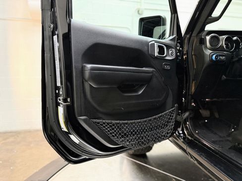 Used 2020 Jeep Wrangler Sport image 12