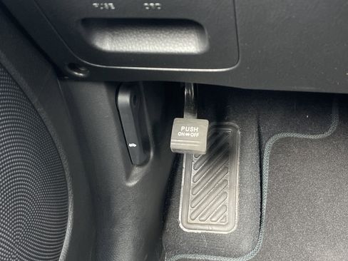 Used 2013 Kia Sorento LX image 25