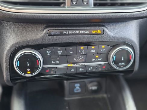 Used 2022 Ford Escape SEL image 31