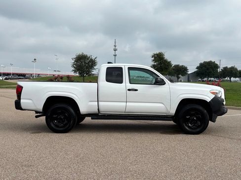 Used 2023 Toyota Tacoma SR RWD image 5