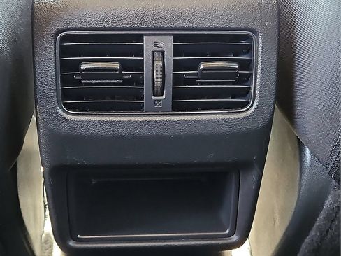 Used 2024 Nissan Rogue S FWD image 14