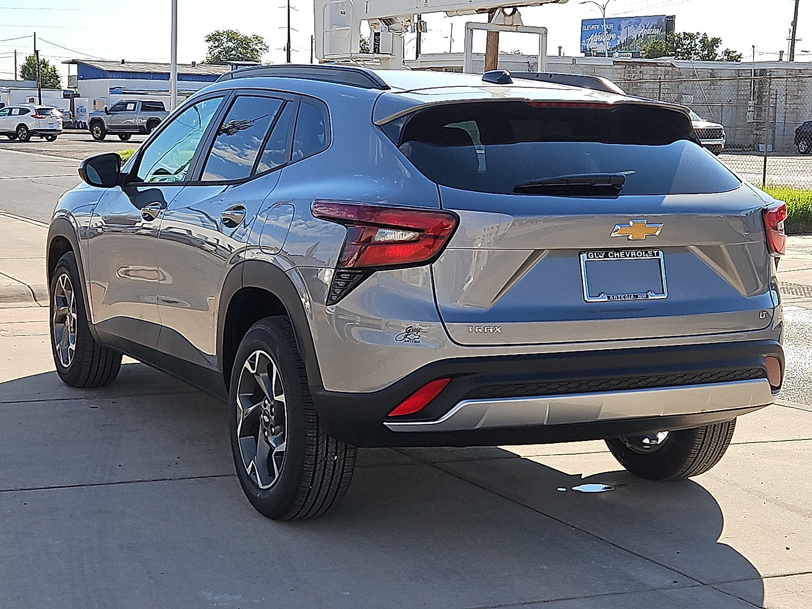 New 2026 Chevrolet Trax LT w/ LT Convenience Package FWD image 3