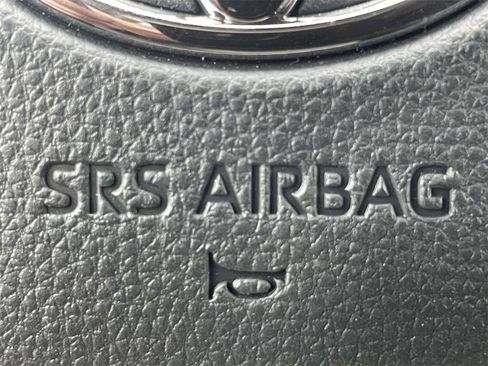 Used 2024 Toyota Highlander XLE image 31