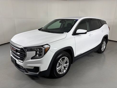 Used 2024 GMC Terrain SLE FWD image 4