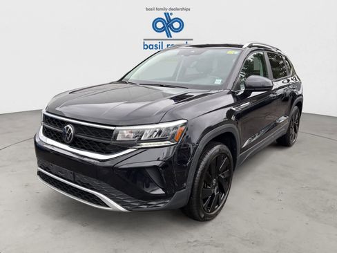 Used 2024 Volkswagen Taos SE AWD/4WD image 2