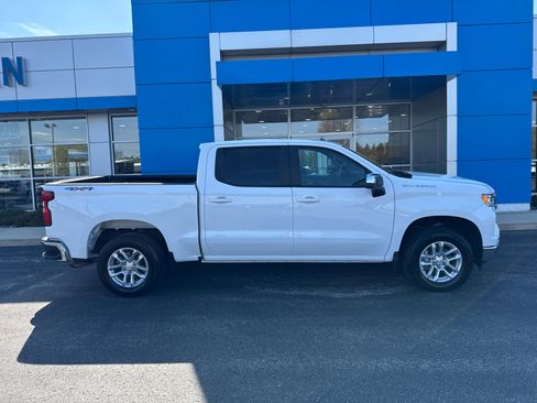 Used 2023 Chevrolet Silverado 1500 LT AWD/4WD image 3