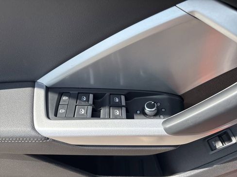 Used 2025 Audi Q3 2.0T Premium image 17