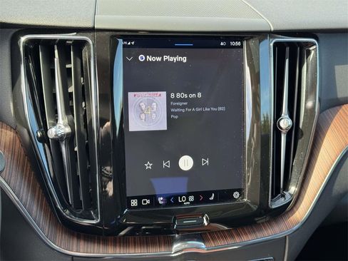 Certified 2023 Volvo XC60 B5 Plus image 25