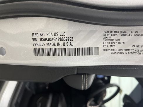 Used 2023 Jeep Grand Cherokee L Laredo image 40